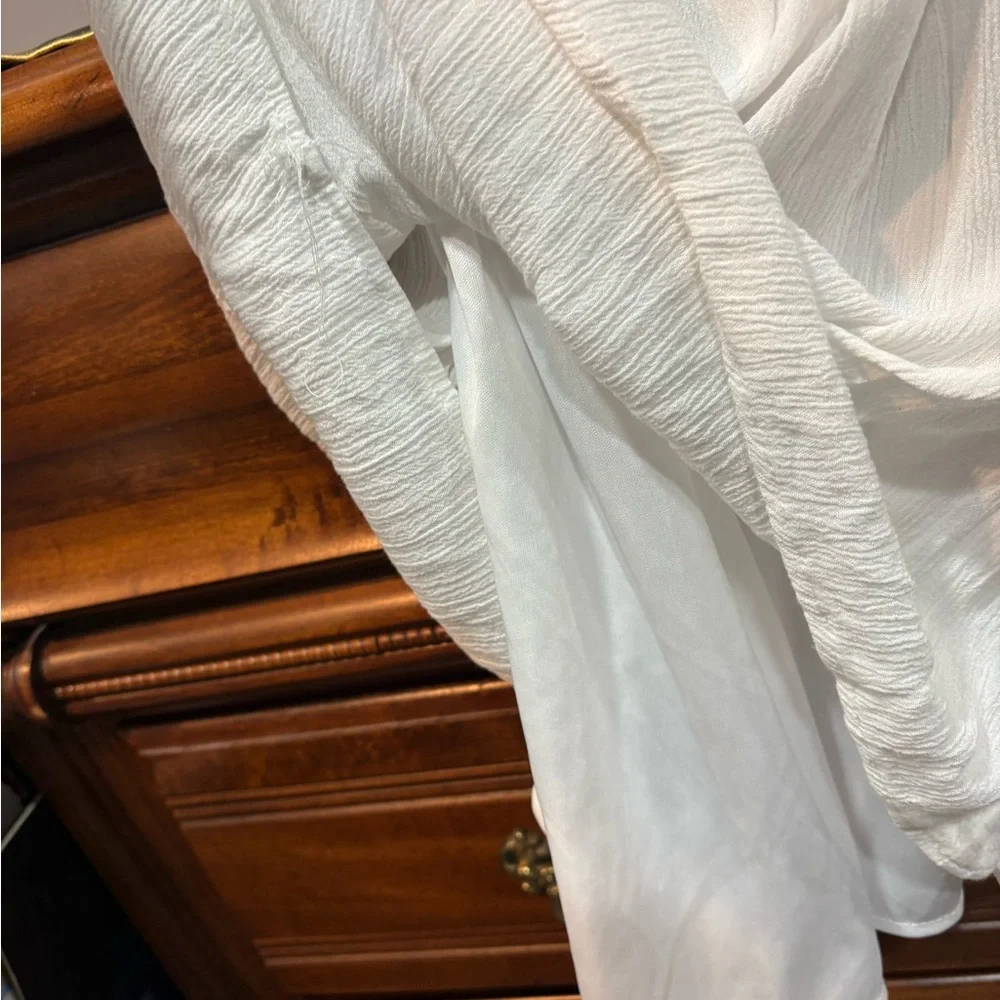 Maxi dress cream color with pretty embroidery lined. Size large - Picture 6 of 6